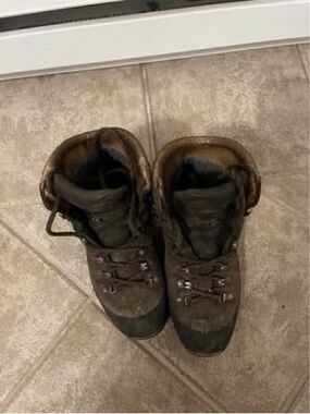 Women's Brown Hiking Boots - Durable Outdoor Footwear